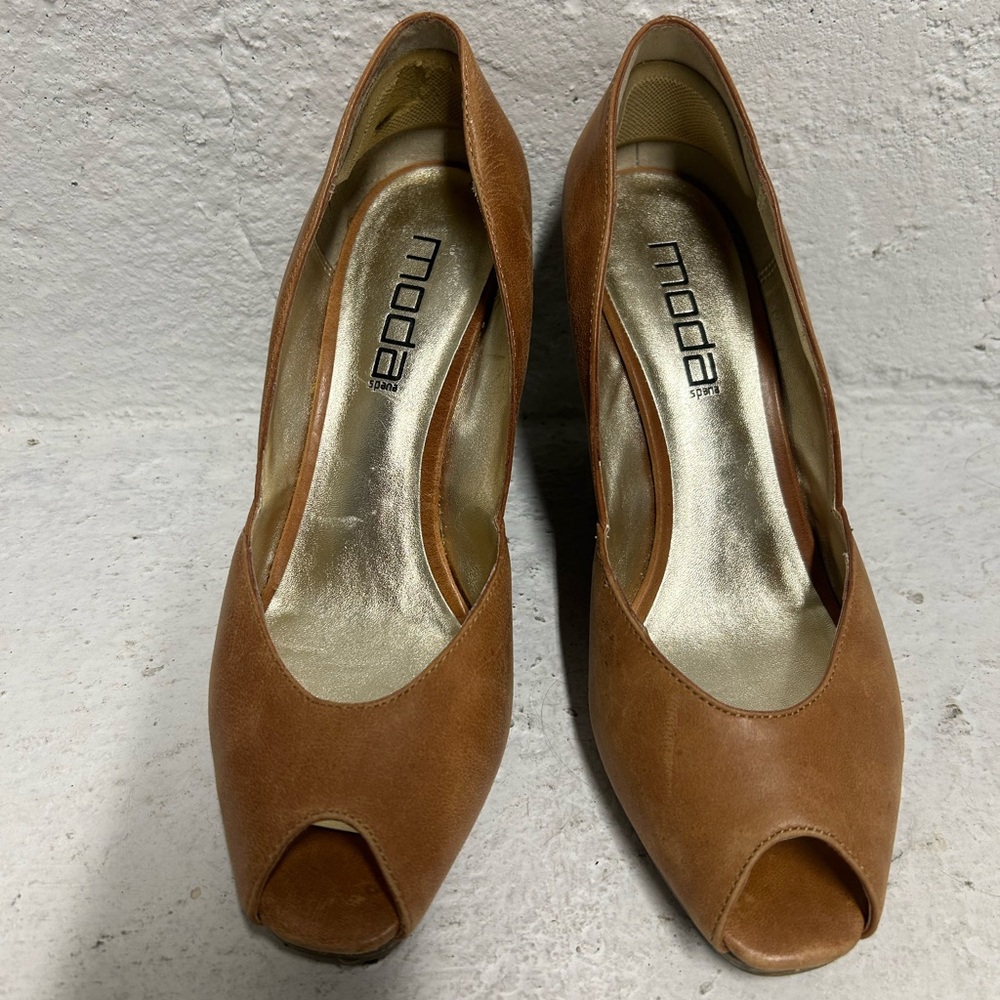 Moda Tan High Heel Peep-Toe Pumps